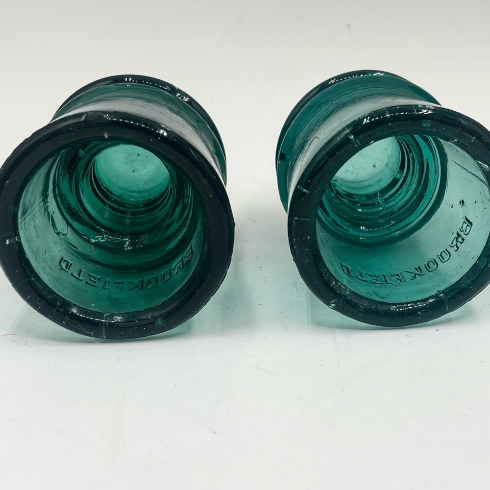 Set off 2 Brookfield Glass Insulators 4" Tall Blue Green Great Condition - Picture 4 of 4